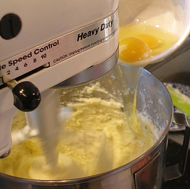 eggs beat mixer low craftybaking mixing seconds addition each after baking911