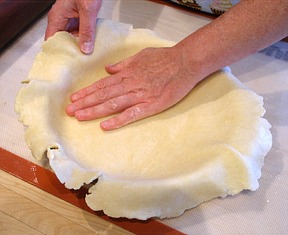 How to Roll, Flute and Prebake Pie Crust | CraftyBaking ...